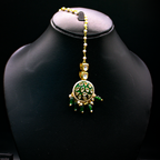 Panna Motif Kundan Maang Tikka