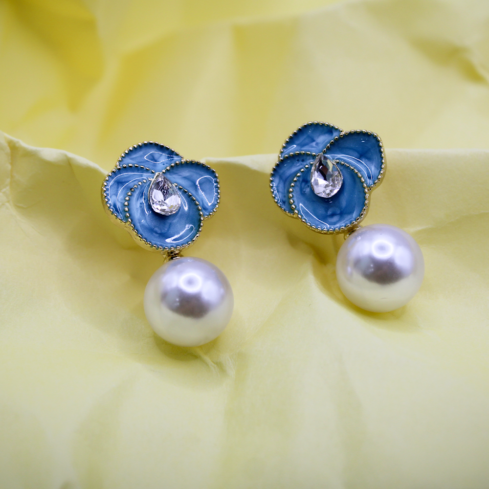 Sky Flower Pearl Stud Earrings