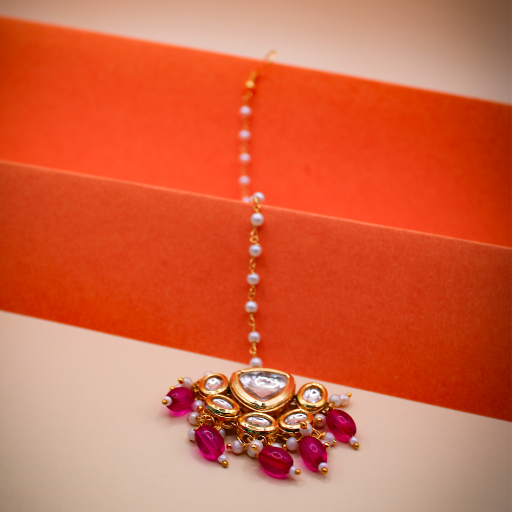 Rani Cluster Kundan Maang Tikka