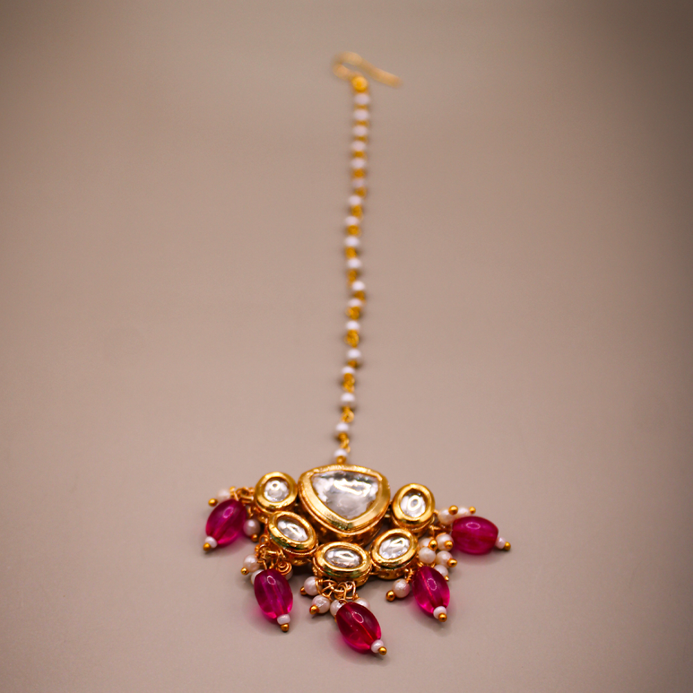 Rani Cluster Kundan Maang Tikka