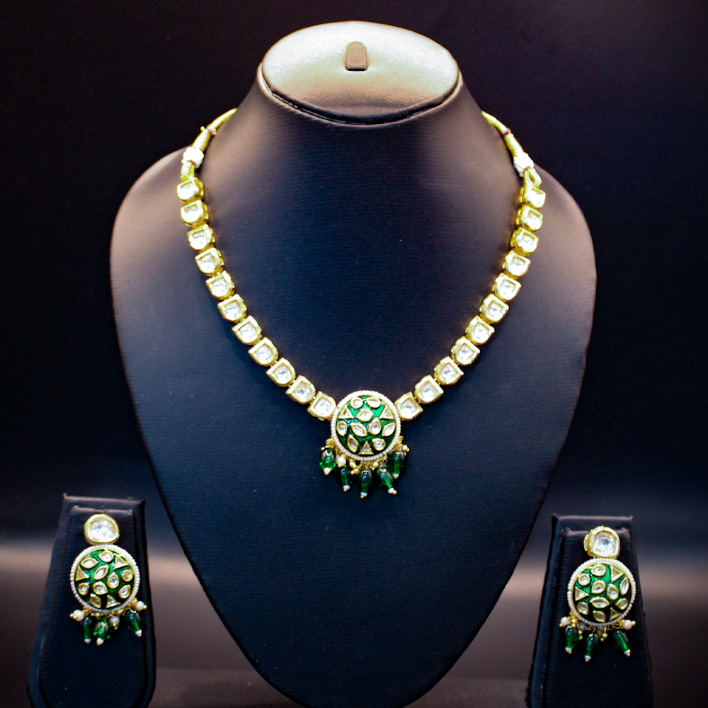 Panna Motif Kundan Jewellery Set