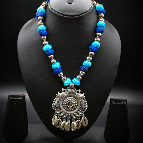 Ocean Thread Shell Drop Peacock Necklace