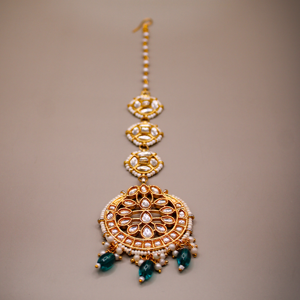 Rajwadi Chakras Kundan Maang Tikka