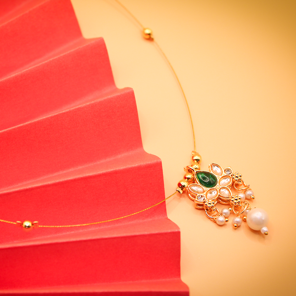Emerald Bloom Trace Invisible Wire Necklace