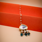 Emerald Kairi Kundan Maang Tikka
