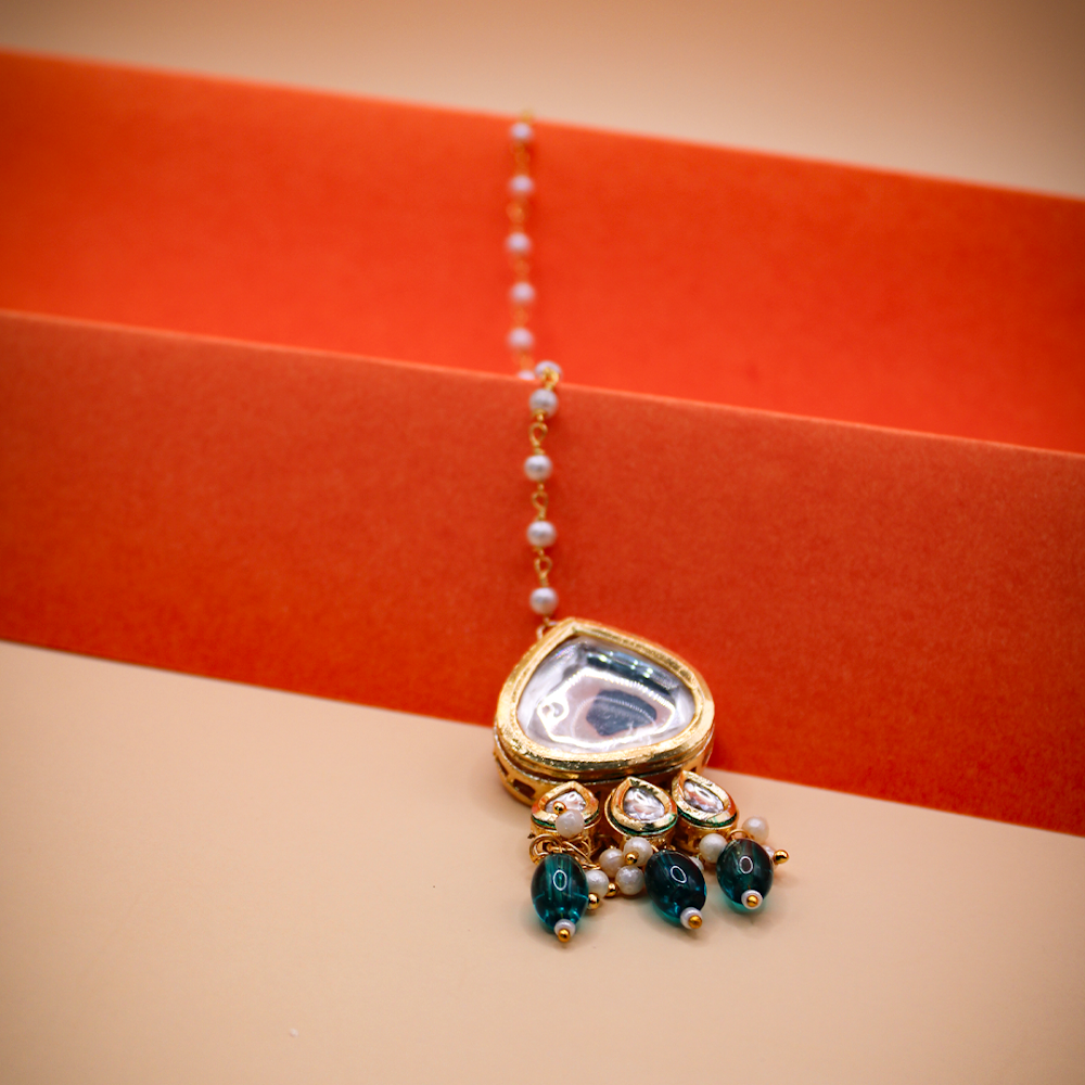 Emerald Kairi Kundan Maang Tikka
