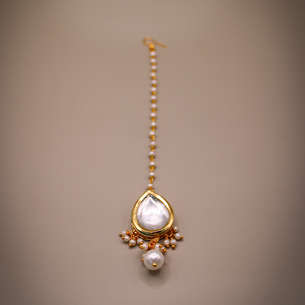 Pearl Drop Kundan Maang Tikka