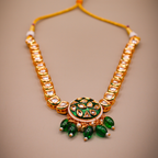 Panna Motif Kundan Jewellery Set