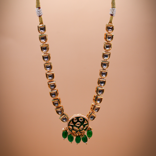 Panna Motif Kundan Jewellery Set