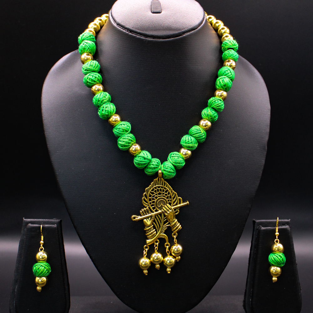 Hariyal Murli Thread Jewellery Set