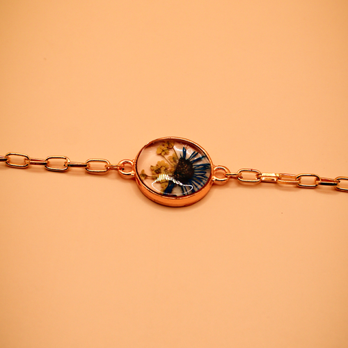 Gilded Round Resin Azure Bloom Chain Bracelet