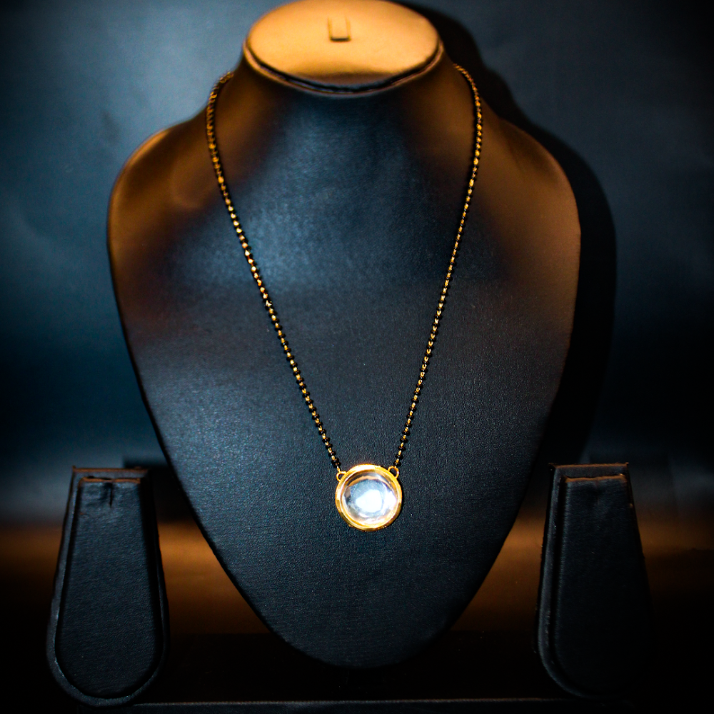 Round Kundan Halo Gilded Mangalsutra