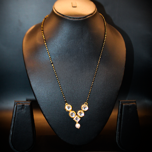Gilded Kundan V-Cluster Mangalsutra