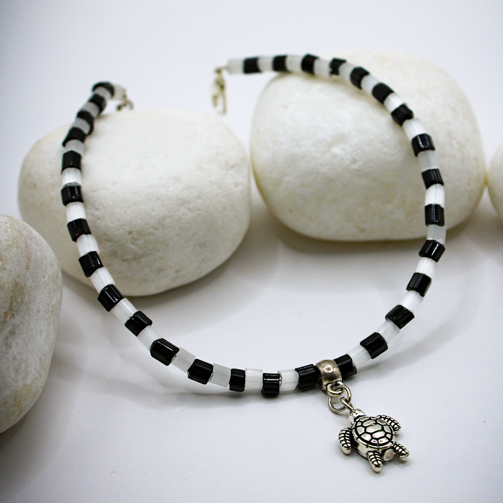 Dangling Tortoise Charm Black-White Beaded Anklets