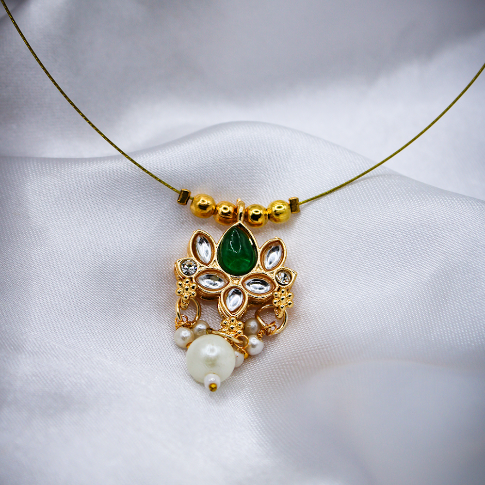 Emerald Bloom Trace Invisible Wire Necklace