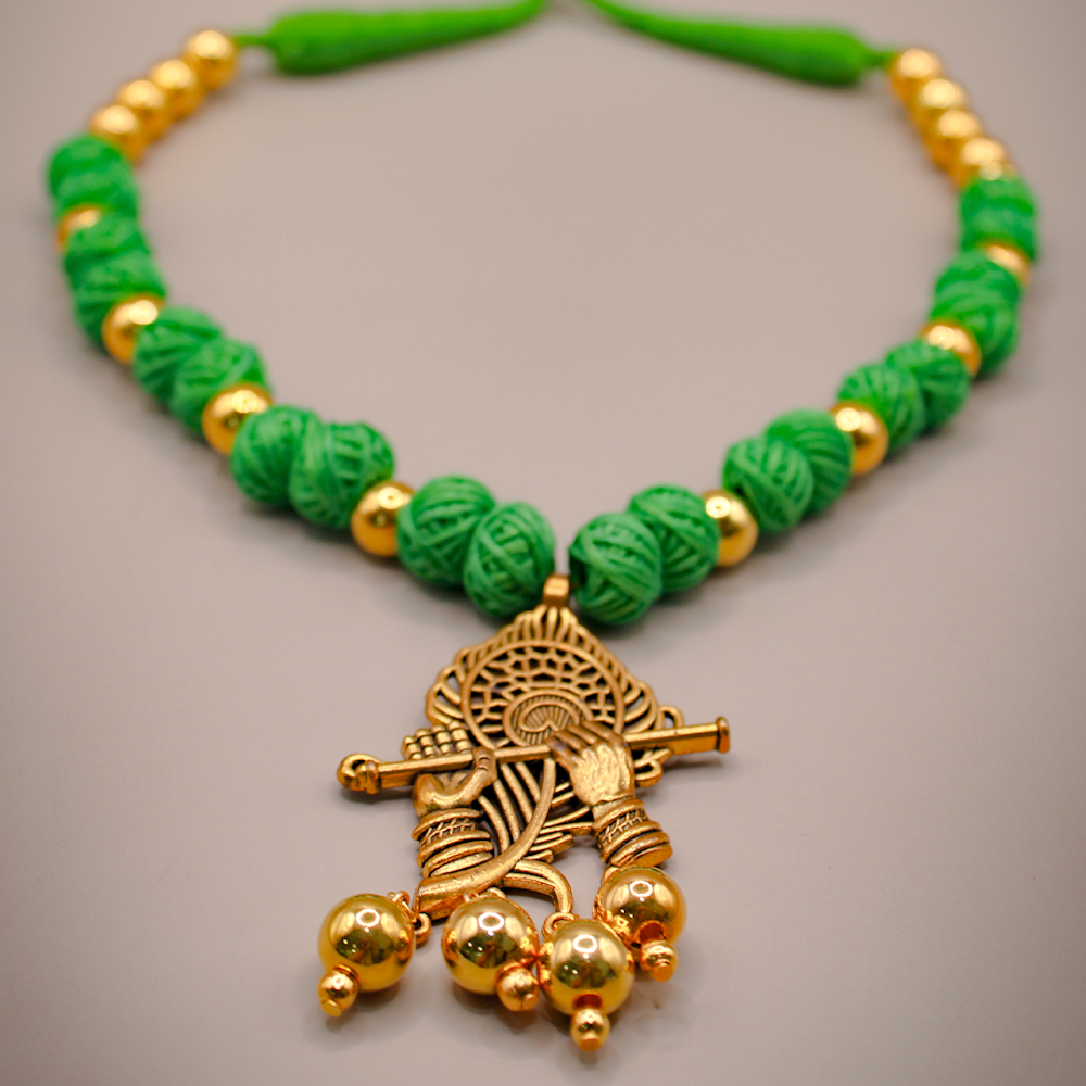 Hariyal Murli Thread Jewellery Set