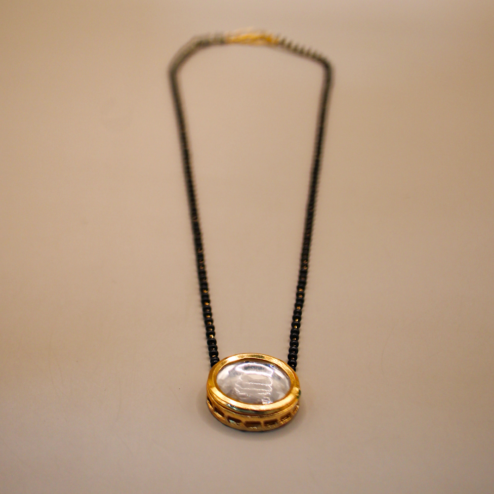 Round Kundan Halo Gilded Mangalsutra