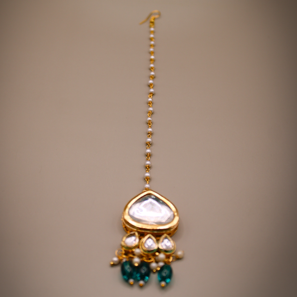 Emerald Kairi Kundan Maang Tikka
