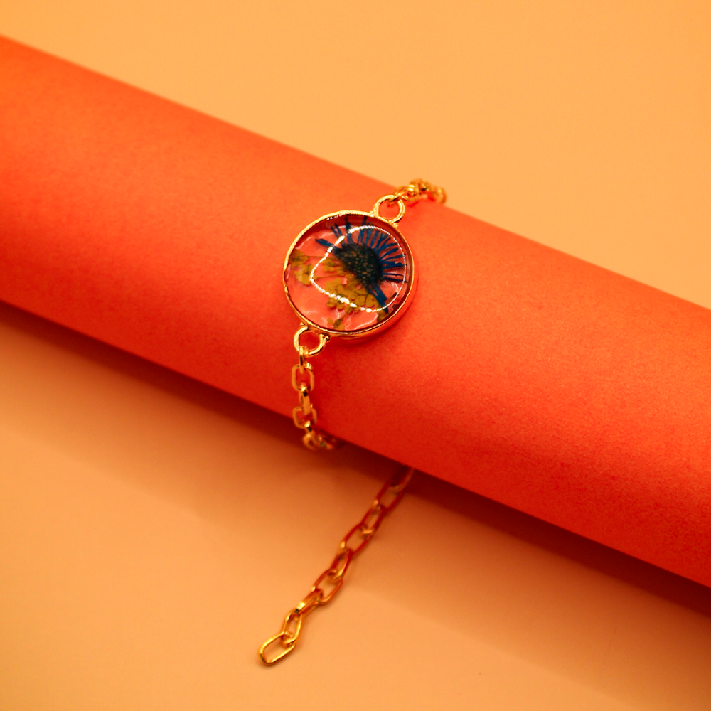 Gilded Round Resin Azure Bloom Chain Bracelet