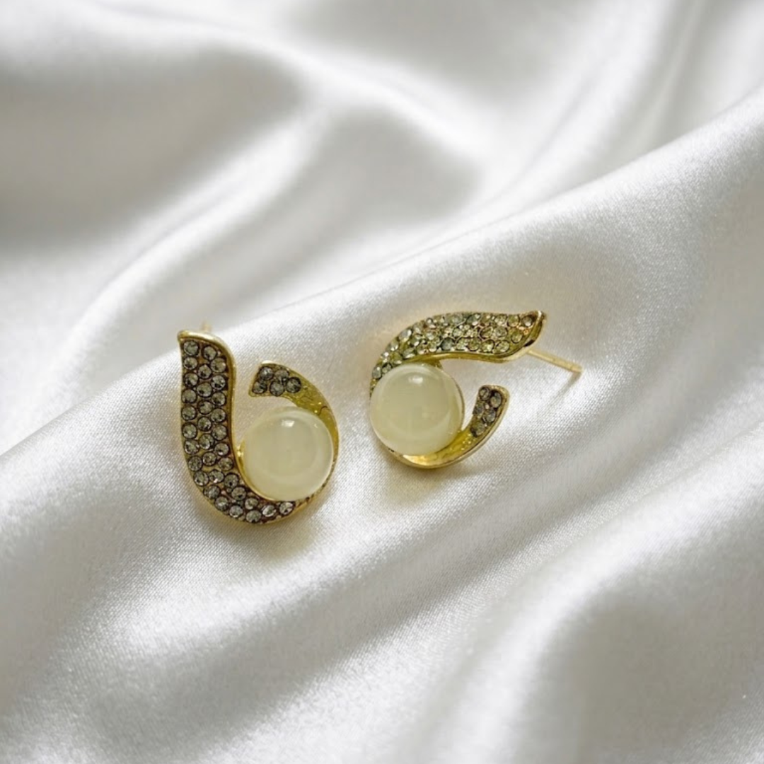 Golden Pearl Curve Stud Earrings